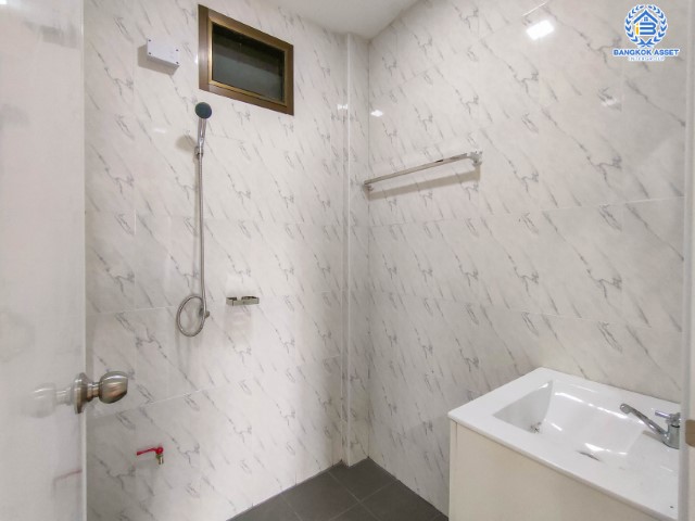 *****ทาวน์เฮ้าส์มือสองย่านนนทบุรี ม.ออมธนา ชัยพฤกษ์-วงแหวน #หลังมุม เนื้อที่กว้างขวางถึงเกือบ 79 ตร.ว. ฟังก์ชันจัดเต็ม 3 ห้องนอน 4 ห้องน้ำ 2 ที่จอดรถ หลังใหญ่ พื้นที่เยอะ ต่อเติมหลังบ้านอย่างดี บนทำเลดี เชื่อมต่อถ.กาญจนาภิเษก ใกล้ทางด่วน "ศรีรัช"